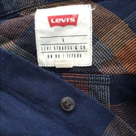 [SOLD]Levis Long Sleeve Plaid Flannel Button - Picture 6 of 7